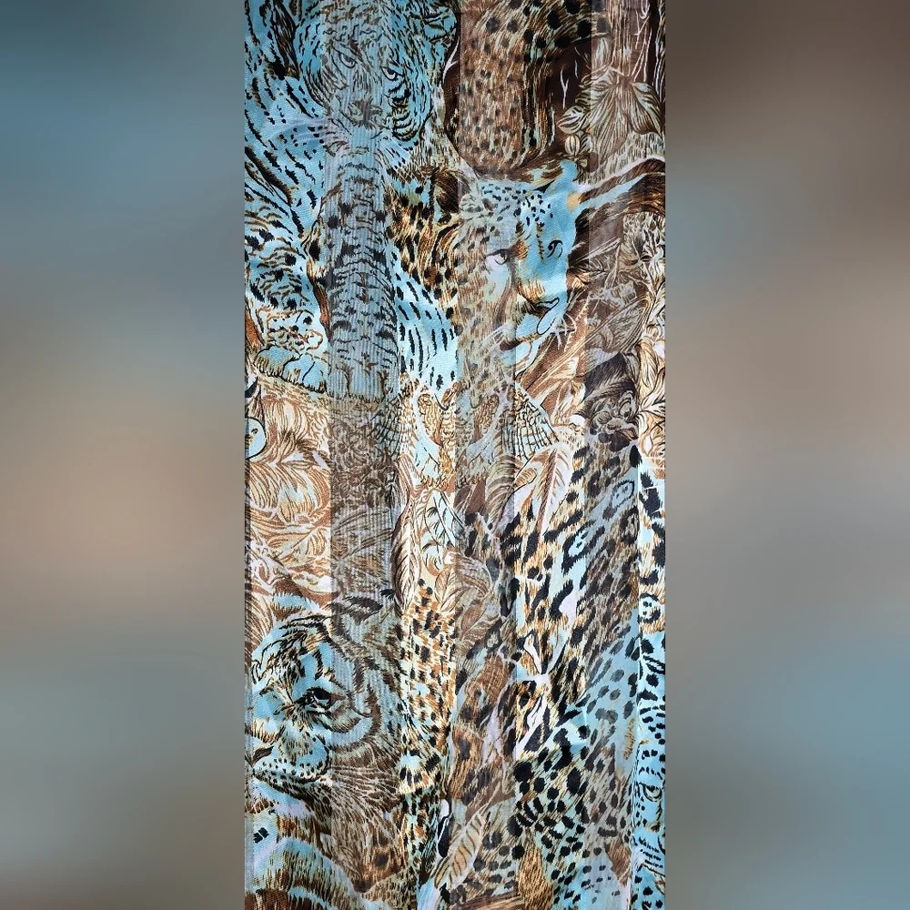 Gorgeous Trendy Animal Print Lion Tigers & Cheetah Neutrals Scarf 44 x 43